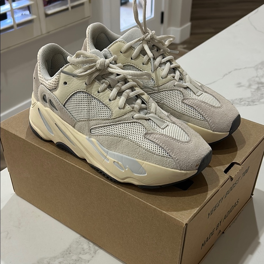 Adidas Yeezy Boost 700 Sneakers Beige Cream